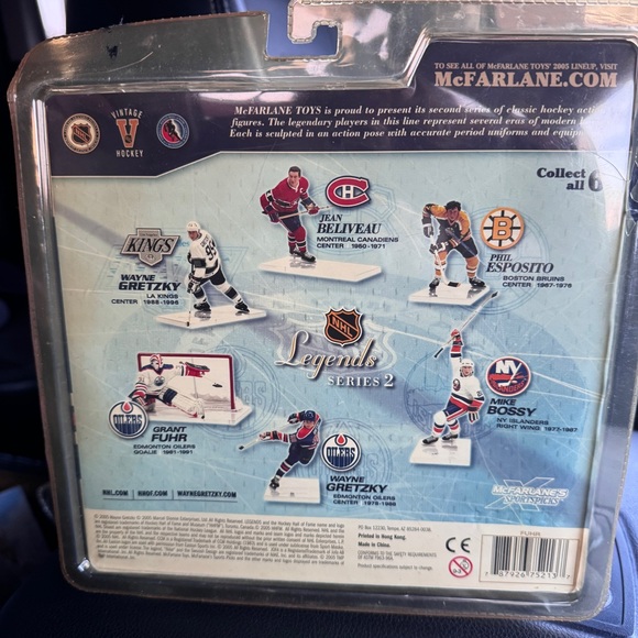 McFarlane NHL Legends Series 2 Grant Fuhr Edmonton Oilers Goalie Figure - Picture 4 of 9